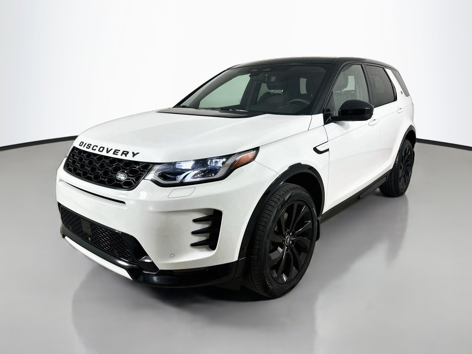 Used 2025 Land Rover Discovery Sport Dynamic SE AWD/4WD image 1