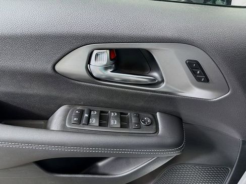 New 2026 Chrysler Pacifica Select image 17