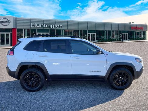 Used 2022 Jeep Cherokee Trailhawk w/ Sun, Sound & Nav Group AWD/4WD image 5