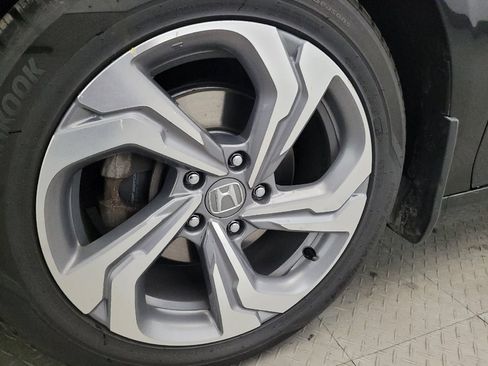 Used 2018 Honda Accord EX image 31