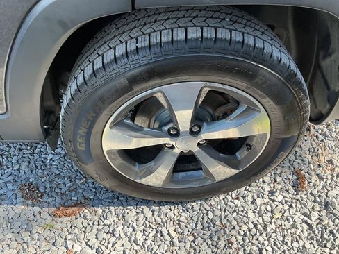 Used 2019 Jeep Cherokee Limited w/ Technology Group AWD/4WD image 26