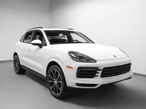 Used 2023 Porsche Cayenne S Platinum AWD/4WD image 10