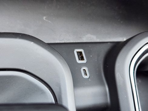 Used 2024 GMC Sierra 1500 AT4 w/ Technology Package image 17