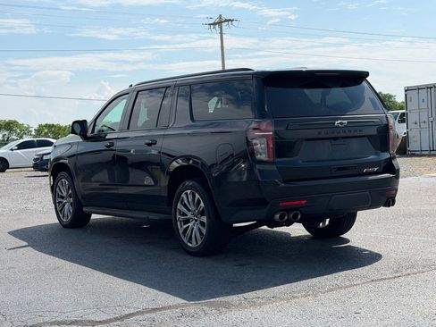 Used 2023 Chevrolet Suburban RST w/ Sport Performance Package AWD/4WD image 6