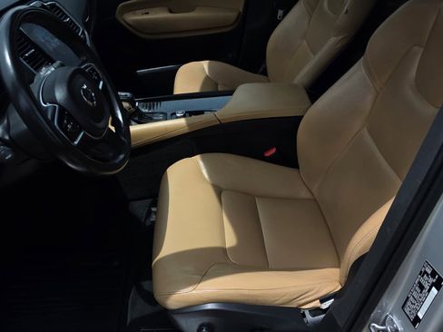 Used 2018 Volvo XC90 T6 Momentum w/ Convenience Package AWD/4WD image 23