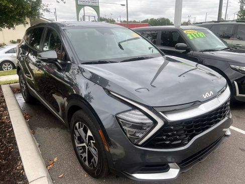 Used 2024 Kia Sportage EX image 3