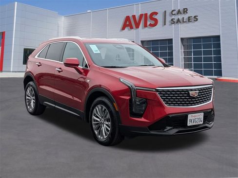 Used 2024 Cadillac XT4 Premium Luxury image 3