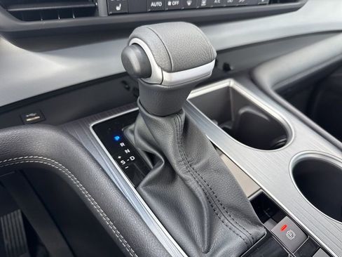 Certified 2025 Toyota Sienna XLE image 12
