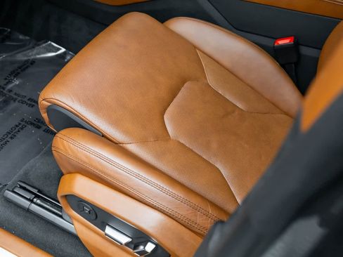 Used 2022 Lamborghini Urus image 32