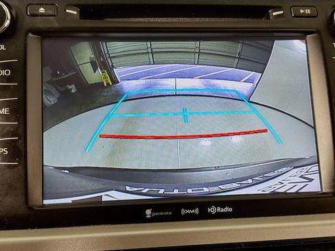 Used 2019 Toyota Highlander XLE AWD/4WD image 38