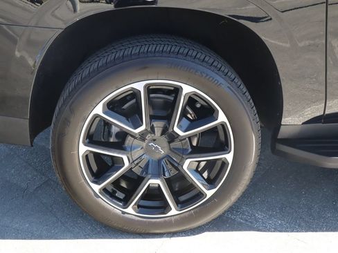 Used 2025 Chevrolet Suburban RST w/ Comfort Package RWD image 11