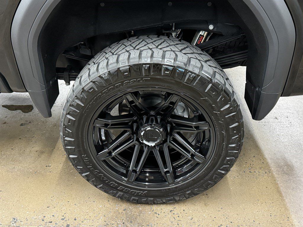 Used 2024 GMC Sierra 2500 AT4 w/ AT4 Premium Plus Package AWD/4WD image 9
