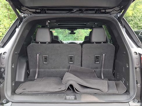 Used 2023 Chevrolet Traverse RS AWD/4WD image 28