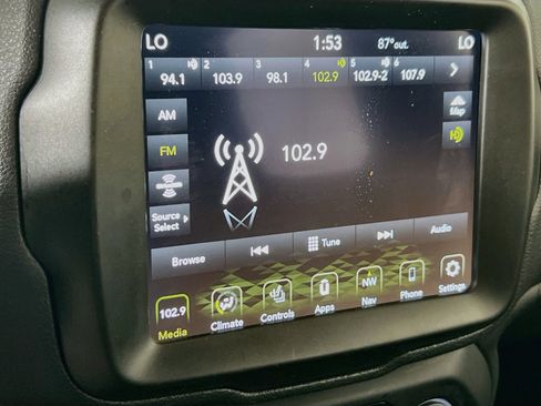 Used 2022 Jeep Renegade Latitude w/ Convenience Group AWD/4WD image 15