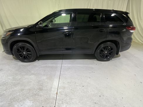 Used 2019 Toyota Highlander SE w/ Nightshade Edition AWD/4WD image 7