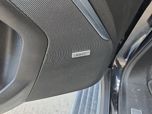 Used 2021 GMC Yukon Denali w/ Denali Premium Package image 10