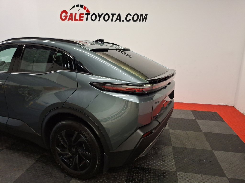 Used 2026 Toyota C-HR AWD/4WD image 7