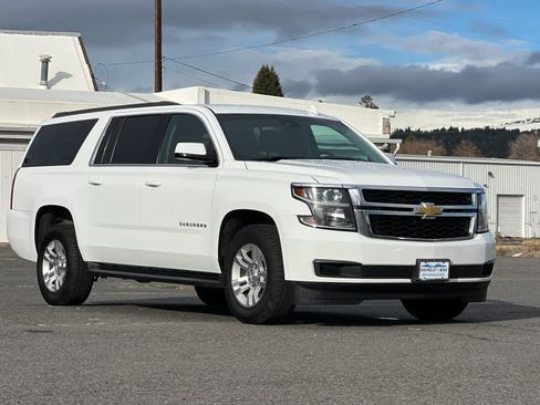Used 2017 Chevrolet Suburban LT image 9