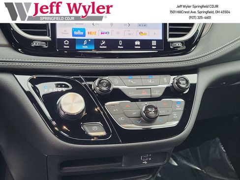 New 2026 Chrysler Pacifica Select image 12