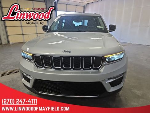 Used 2023 Jeep Grand Cherokee Limited AWD/4WD image 3