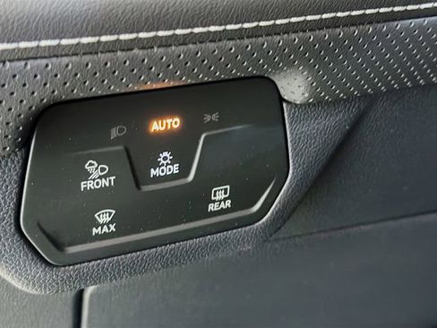 New 2026 Volkswagen Atlas Cross Sport SE FWD image 10