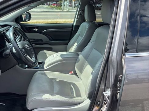 Used 2018 Toyota Highlander Limited Platinum AWD/4WD image 3