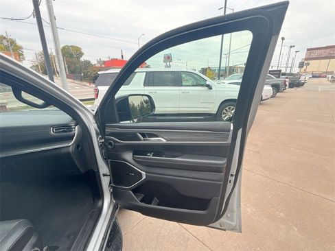 Used 2024 Jeep Wagoneer L Series II w/ Flexible Seating Group image 44