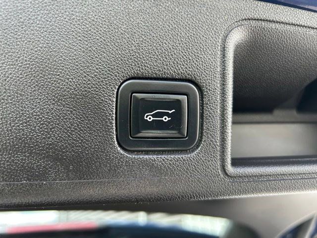 Used 2022 GMC Terrain SLT w/ Infotainment Package II FWD image 42