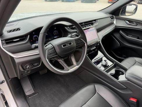 Used 2024 Jeep Grand Cherokee Limited w/ Black Appearance Package image 2