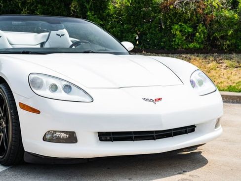 Used 2006 Chevrolet Corvette Convertible w/ Preferred Equipment Group image 23