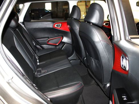 Used 2023 Kia Soul GT-Line image 32