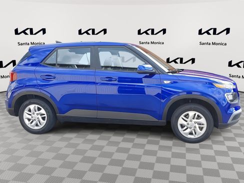 Used 2022 Hyundai Venue SE image 4