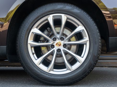 Certified 2022 Porsche Macan AWD/4WD image 13