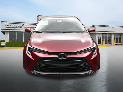 Used 2025 Toyota Corolla LE FWD image 8