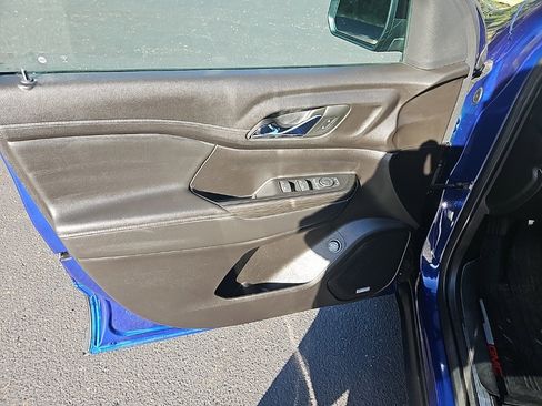 Used 2023 GMC Acadia SLT w/ Elevation Edition image 14