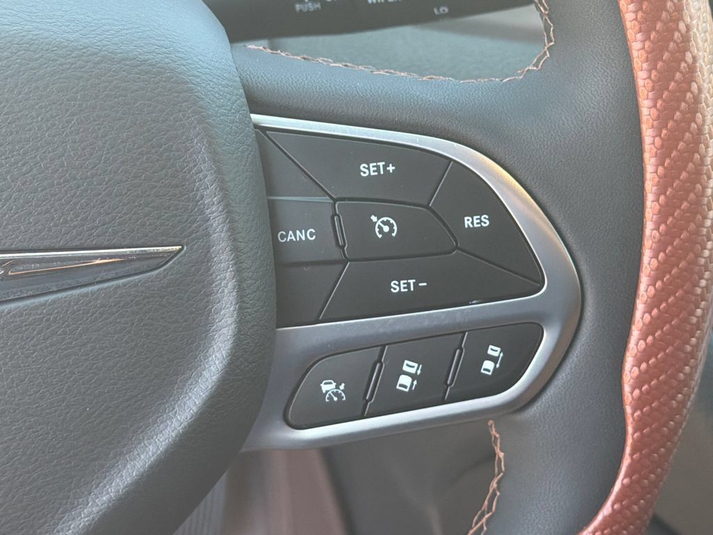 Used 2026 Chrysler Pacifica Pinnacle FWD image 28
