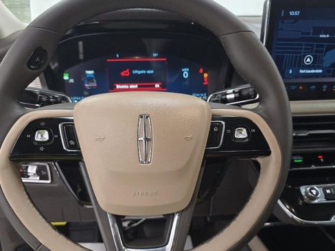 Used 2023 Lincoln Corsair FWD image 10