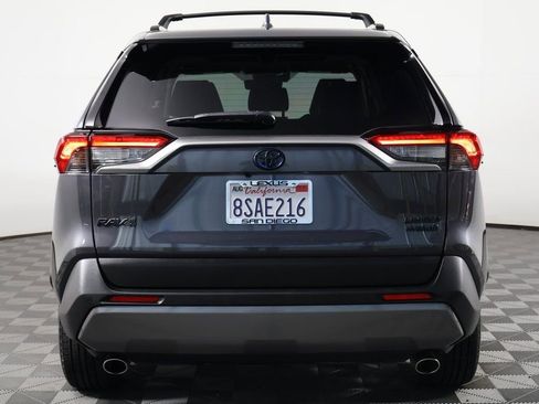 Used 2020 Toyota RAV4 Limited image 5