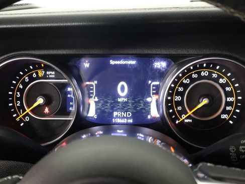 Used 2018 Jeep Wrangler Unlimited Sahara AWD/4WD image 11