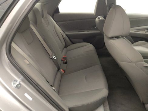 Used 2025 Hyundai Elantra SE FWD image 19