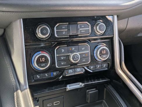 Used 2022 GMC Yukon Denali w/ Advanced Technology Package AWD/4WD image 23