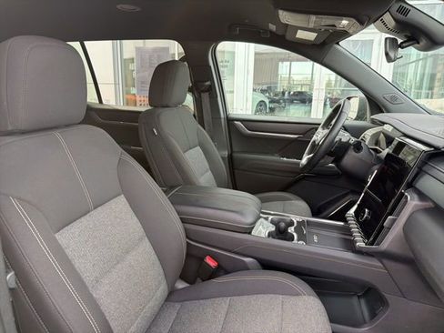 Used 2025 GMC Acadia Elevation image 27