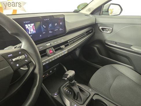 Used 2025 Kia K4 LXS image 23
