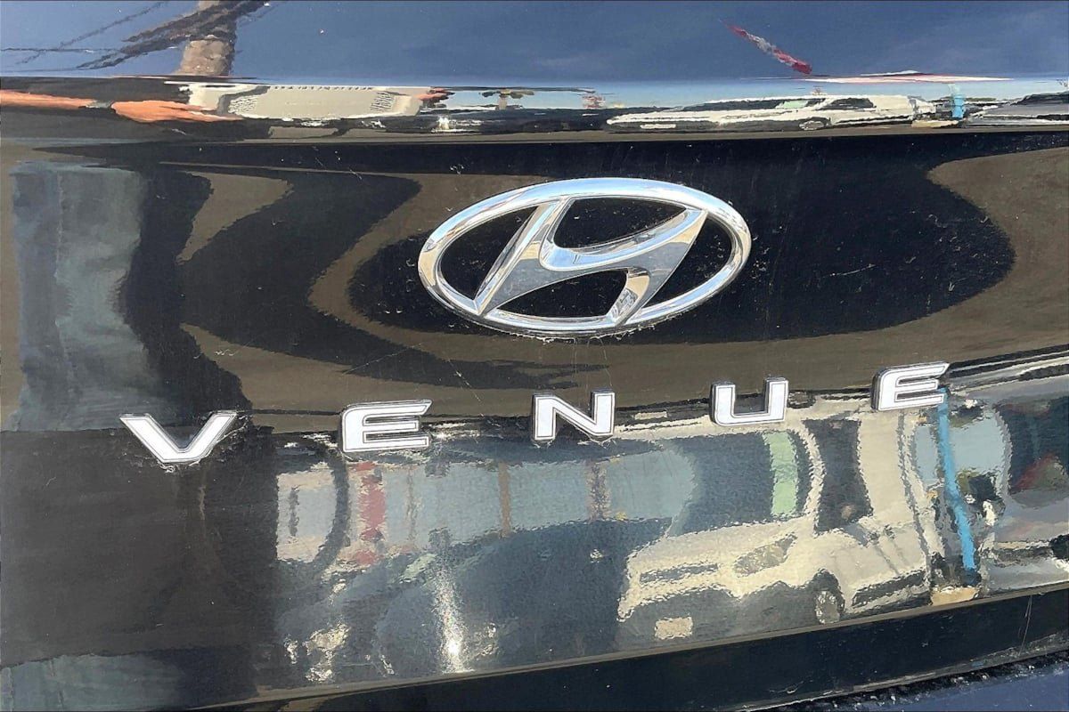Used 2024 Hyundai Venue SE FWD image 8
