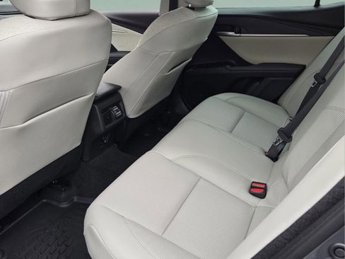 Used 2026 Toyota Camry XLE AWD/4WD image 9