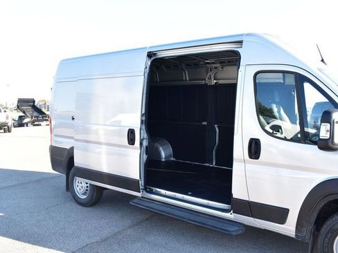 New 2026 RAM ProMaster 2500 w/ Convenience Group image 31