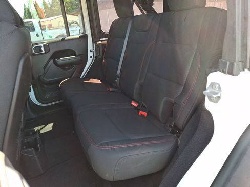 Used 2022 Jeep Wrangler Unlimited Rubicon AWD/4WD image 19
