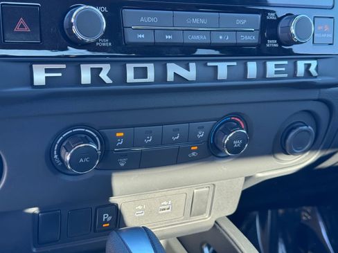 Certified 2025 Nissan Frontier SV image 27