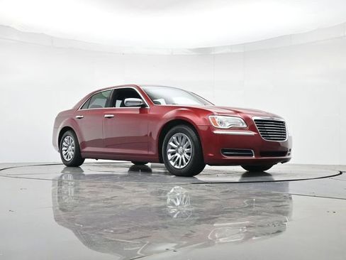 Used 2013 Chrysler 300 RWD image 30