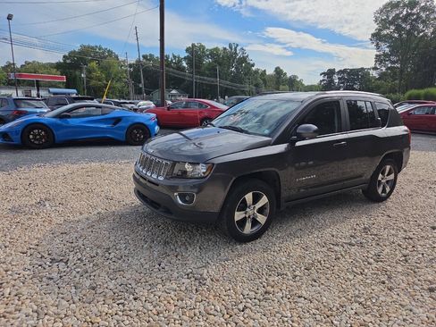 Used 2017 Jeep Compass High Altitude AWD/4WD image 2